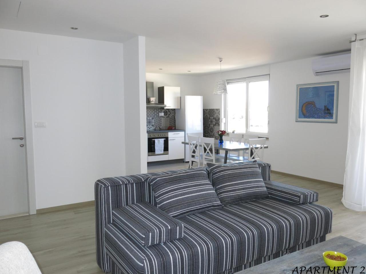Apartments Luka 特罗吉尔 外观 照片
